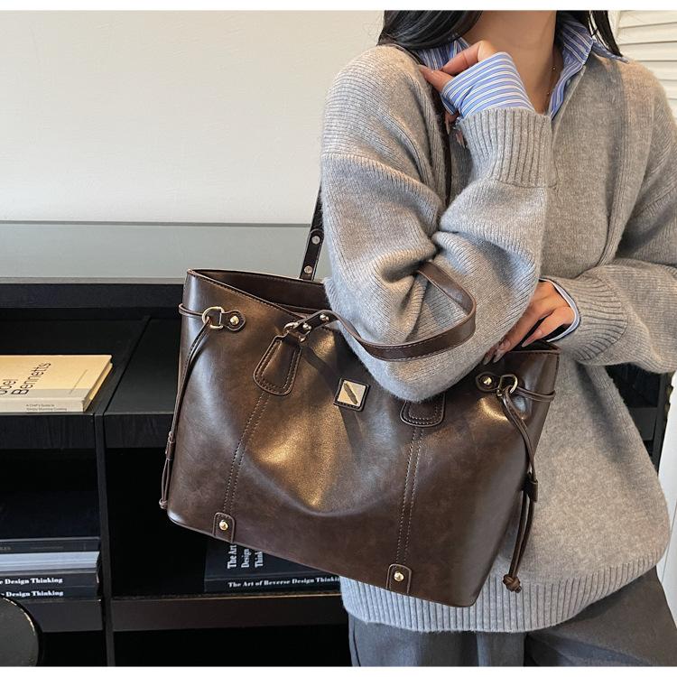 Retro bag women's large capacity 2205 autumn and winter versatile simple shoulder bag premium texture tote bag