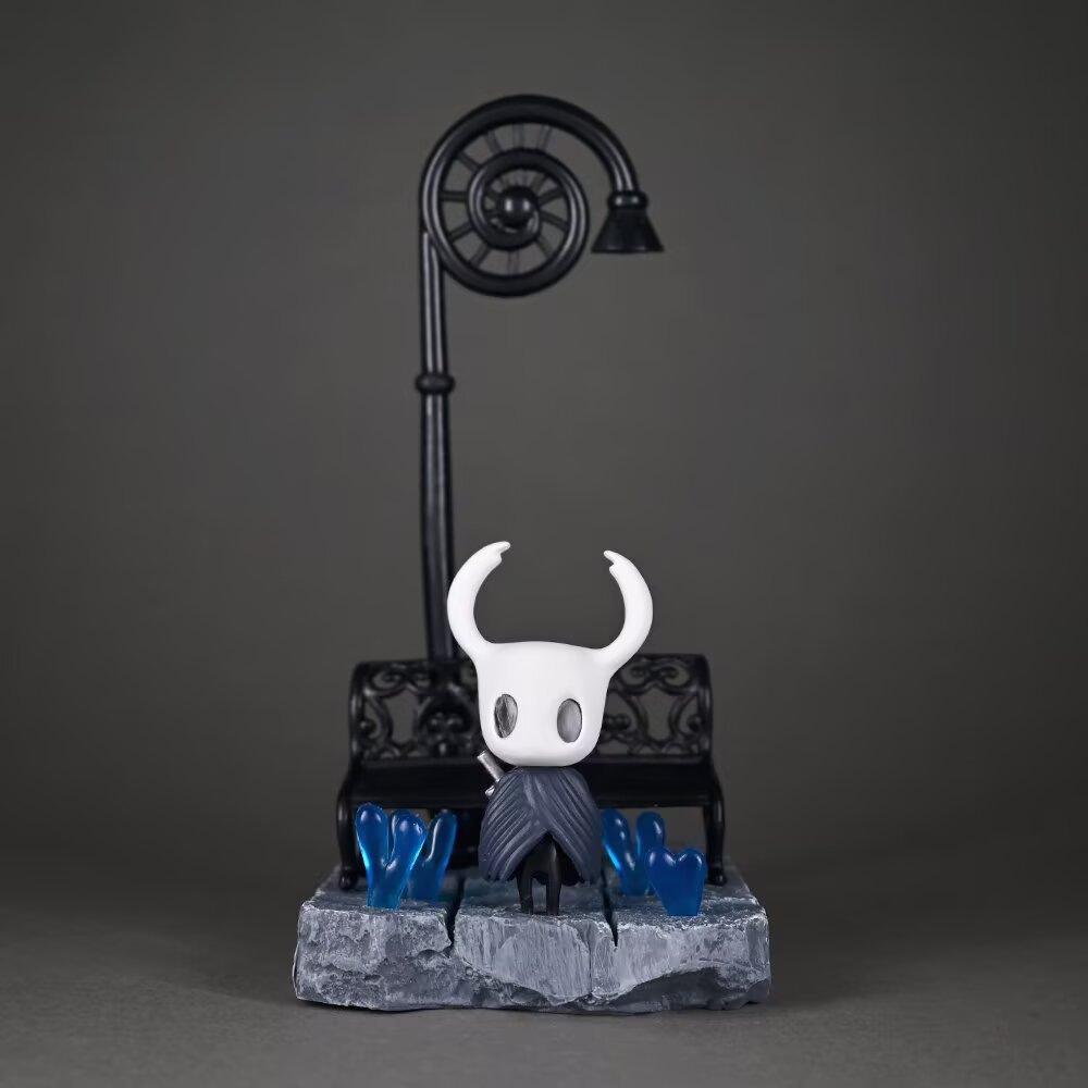 Nuova Figura Anime Hollow Knght Giocattolo Sotto il Lampione Figurine di Vespa Ornamento da Scrivania Modello da Collezione Bambole Giocattoli Regali