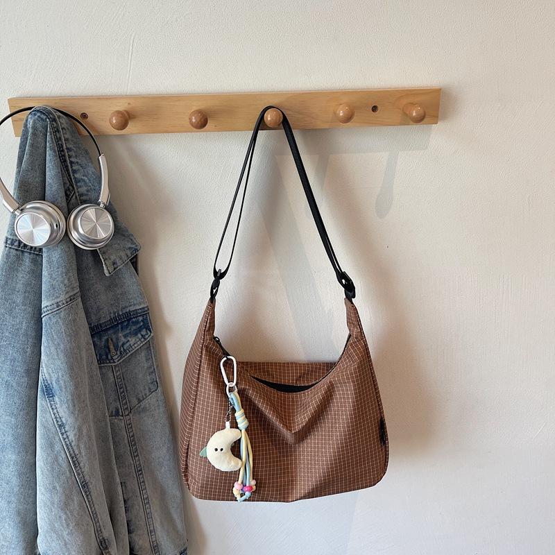 Student large-capacity bag 2025 new pleated fabric underarm bag shoulder messenger bag niche commuter bag