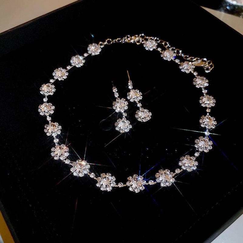 Elegant Rhinestone Inlaid Square Clavicle Necklace Set - Stylish, High-End Design for Women