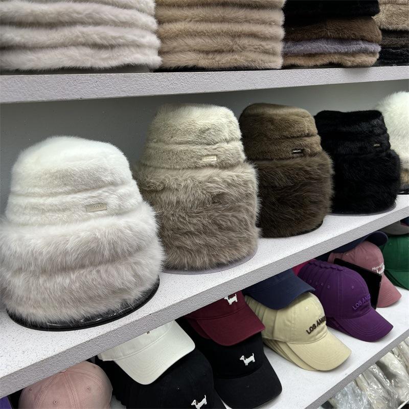 

Fluffy plush ear protector bucket hat versatile thickened warm plush bucket hat M（56-58cm） чорний