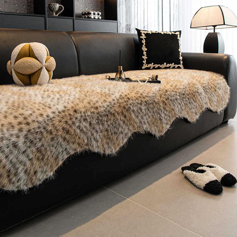 Americký Sametový Polštář na Pohovku s Leopardím Vzorem Vysoce Kvalitní Nepravidelný Potah na Pohovku z Umělé Králičí Srsti Pohodlný Plyšový Ručník na Područky