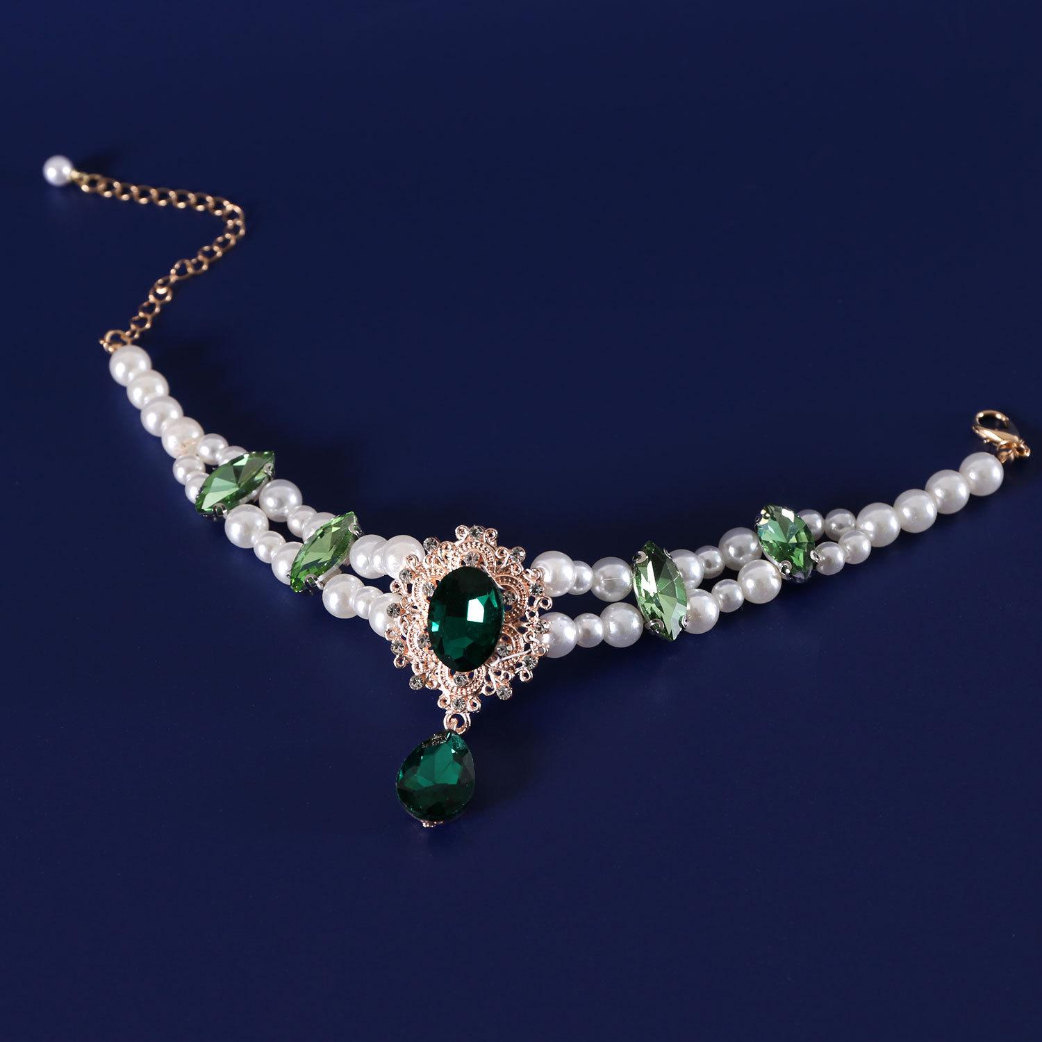 

Pearl & Gem Crystal Pendant Pet Collar for Cats & Dogs - Costume & Photo Prop Accessory XS (21-29 cm)