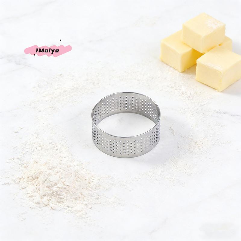 12 Pezzi Anelli per Torte Rotondi in Acciaio Inossidabile Stampi Perforati per Mousse e Dolci Tagliabiscotti Stampi per Torte alla Frutta