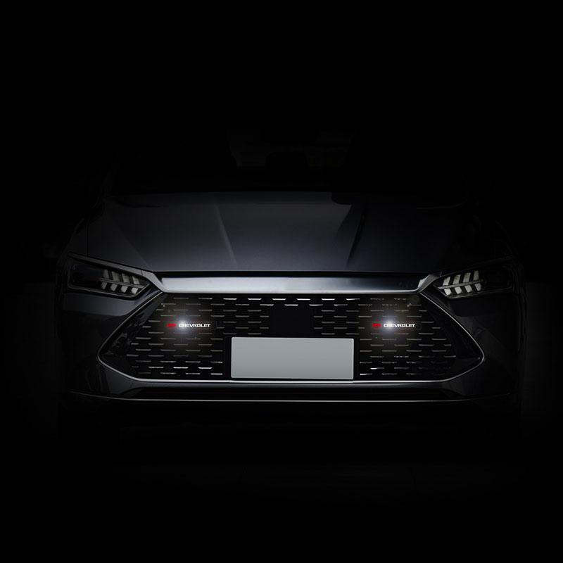 Bilens Främre Grill Klistermärke Emblem Grill R LINE Emblem LED-Ljus för Chevrolet Cruz Mai Rui Bao Cobalt Impala Onix Pioneer Explorer TrailBlazer Trax