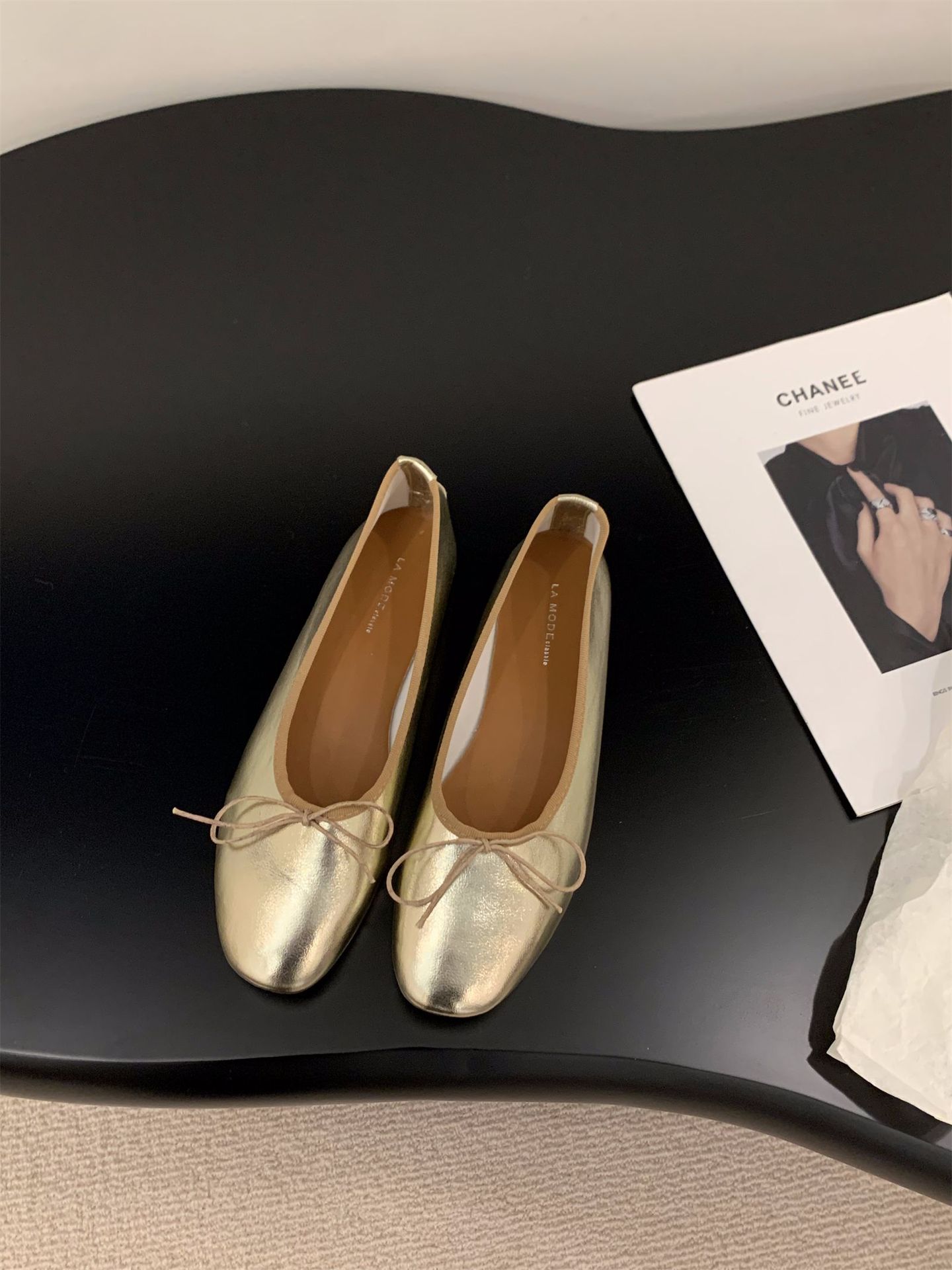 

Французские серебристые туфли-лодочки на плоской подошве, женская обувь, весна и осень 2025, новые весенние вечерние нежные балетки, туфли Doudou 35