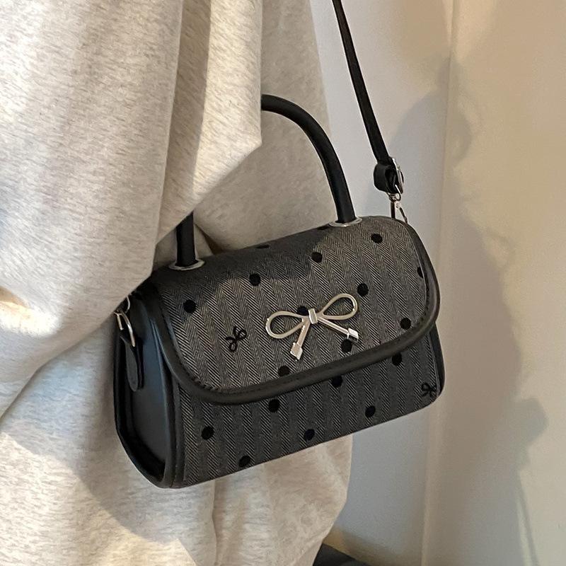 Korean-Style Bow Baguette Shoulder Bag: 2025 Fashionable Textured Women's Crossbody