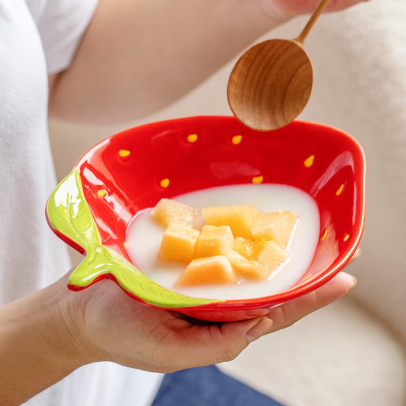 Creative Cartoon Strawberry Shaped Ceramic Salad Bowl Soup Bowls Family Fruit Snack Plate Kitchen Utensils Accessories Tableware