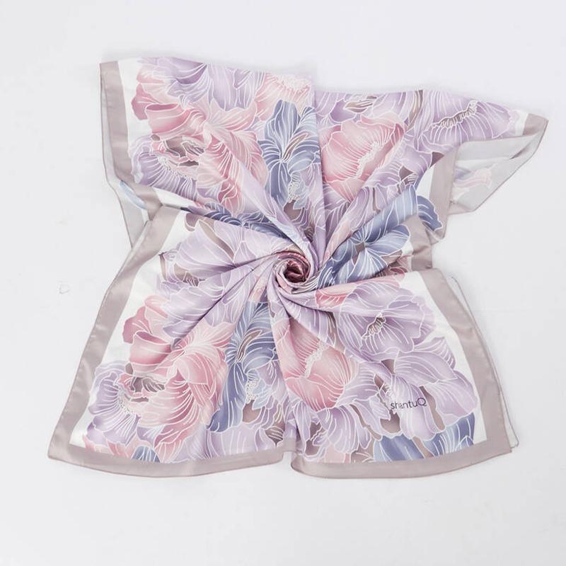 

Женский платок из твила с цветочным принтом Пудровый/Сиреневый