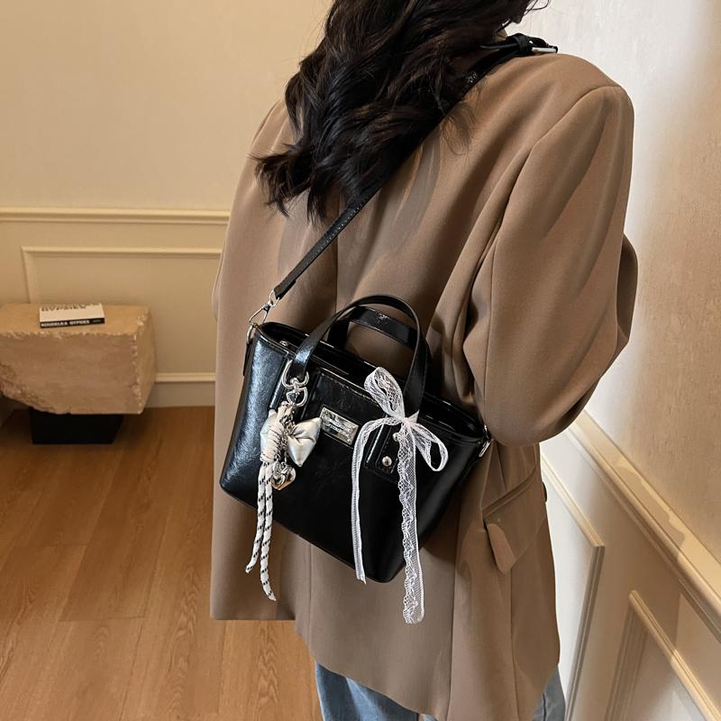 

Women PU Elegant Tote Bag Large Capacity Stylish Crossbody Bag with Lace & Bow Pendant Simple Carrying Bag Daily Commuting Bag чорний