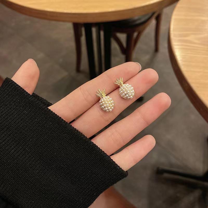 Korean version of versatile fruit pineapple stud earrings, small and exquisite earrings, temperament earrings.