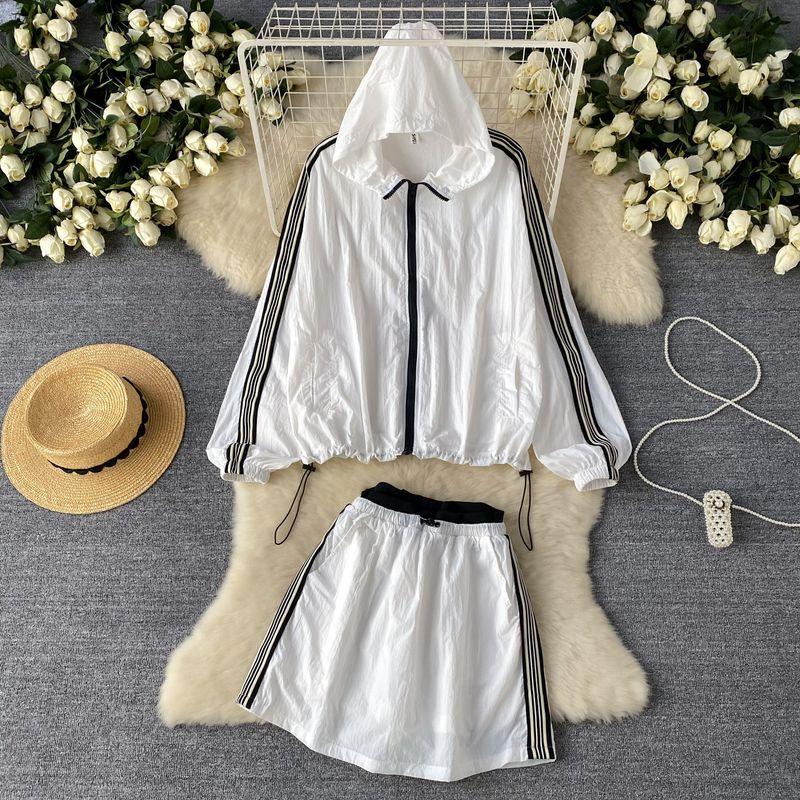 

Американский повседневный костюм Женская модная толстовка с длинными рукавами, капюшоном, молнией и кулиской, одежда для защиты от солнца, женское пальто + юбка в стиле милитари White One size