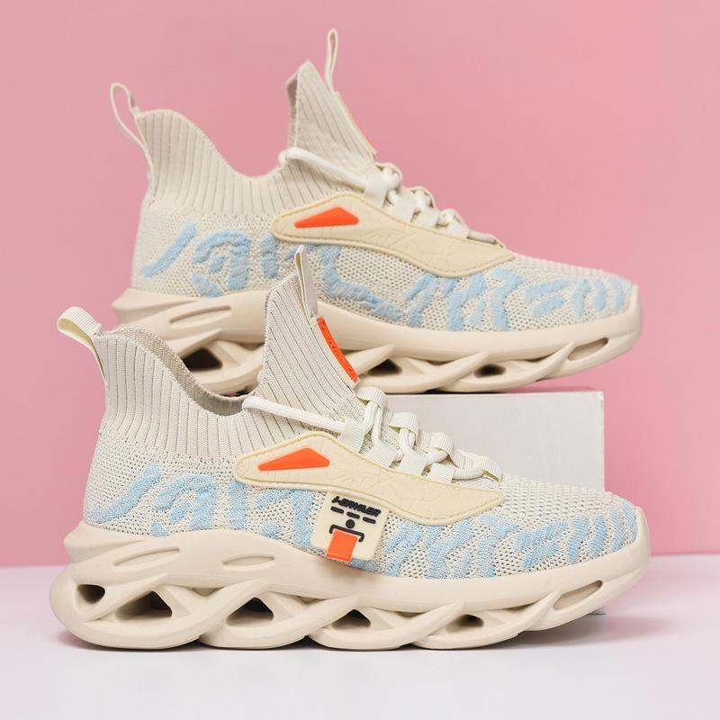 New summer women's shoes black casual sports shoes young women's breathable and lightweight running shoes elastic flying socks shoes