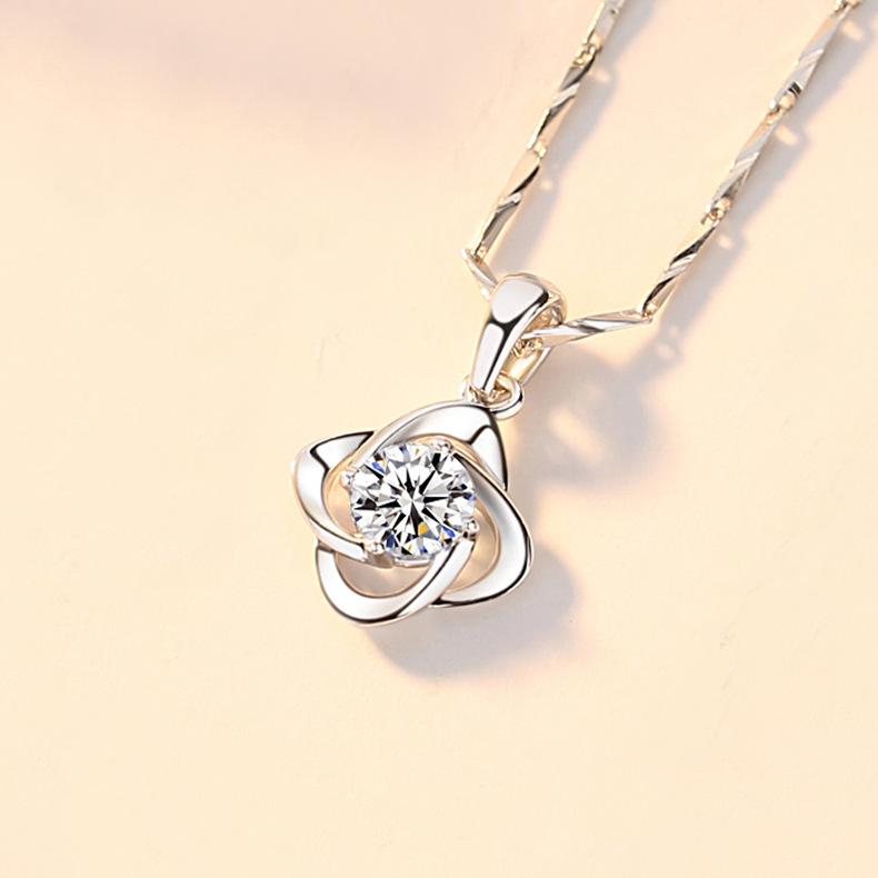 

Ожерелье с четырехлистным клевером для женщин, японский и корейский простой студенческий, Mori, персонализированный цветочный кулон, цепочка на ключицу, цепочка на шею