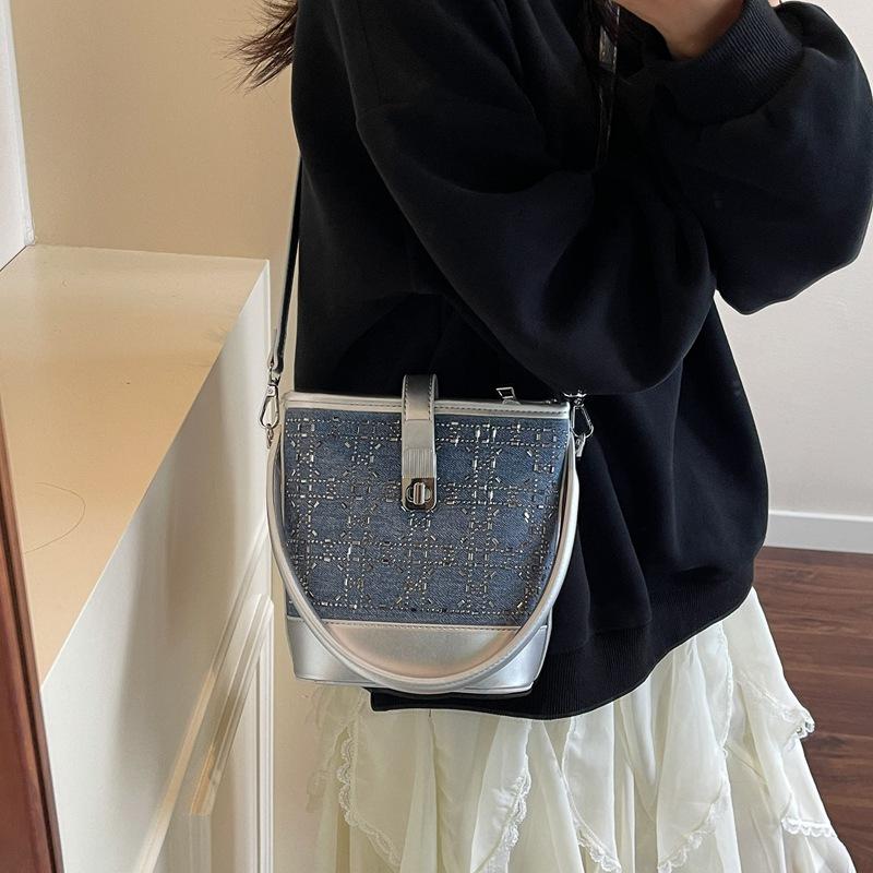 Textured Bucket Bag New Spring and Summer Women's Handbag Fashion Splicing Shoulder Bag Commuter Messenger Bag