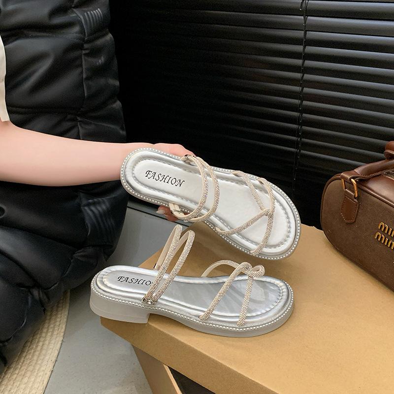 

Босоножки для девочки 2025 новые женские крутые тапочки летняя одежда французский сказочный стиль на плоской подошве со стразами 40 серебряный