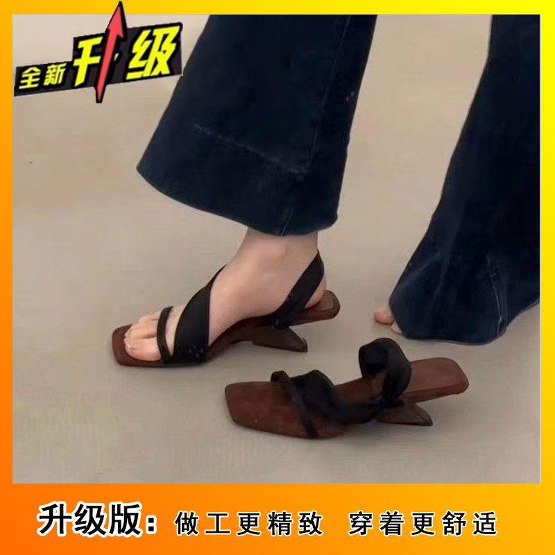 Fashion Versatile Niche Design Sense Retro Cool Slippers Women's 2025 Summer New Square Head Open Toe Special-shaped Heel Sandals