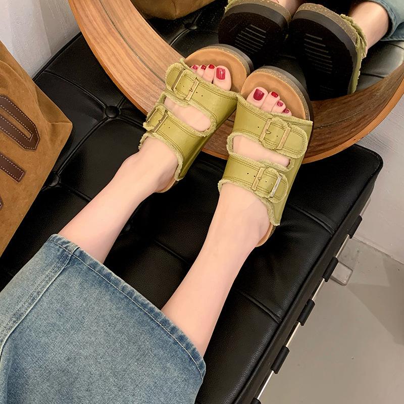 Thick-bottomed cool slippers women s new summer belt buckle retro tassel one-word sandals 40 зелёный 3390₽