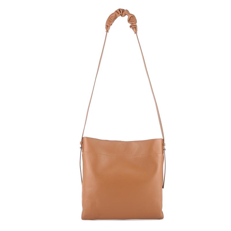 

Women s Casual Lambskin Shoulder Bag: Retro, Versatile, Large Capacity for Commuting коричневый