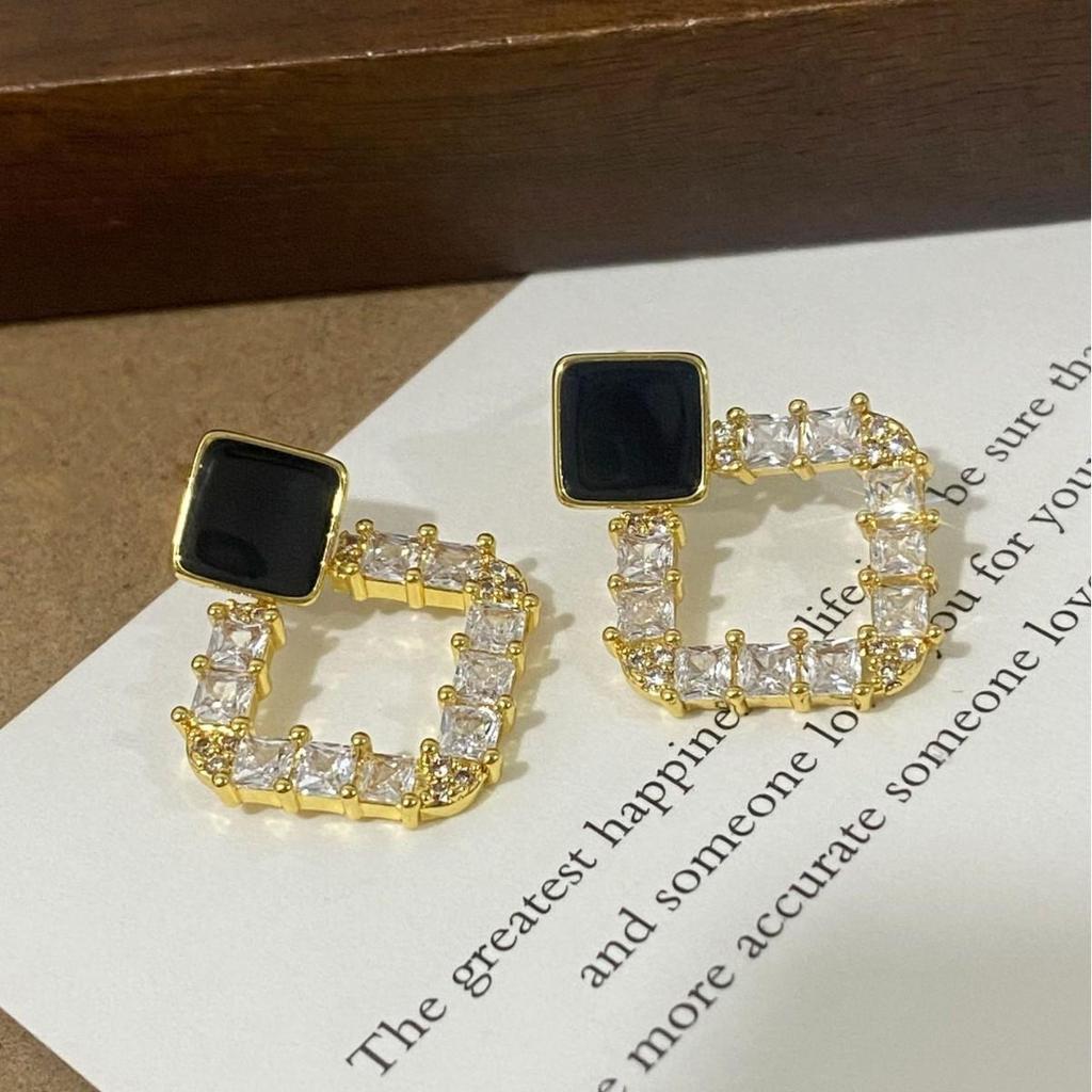 Retro Black Zirconia Square Stud Earrings for Women - Elegant, Simple, High-End Hollow Design
