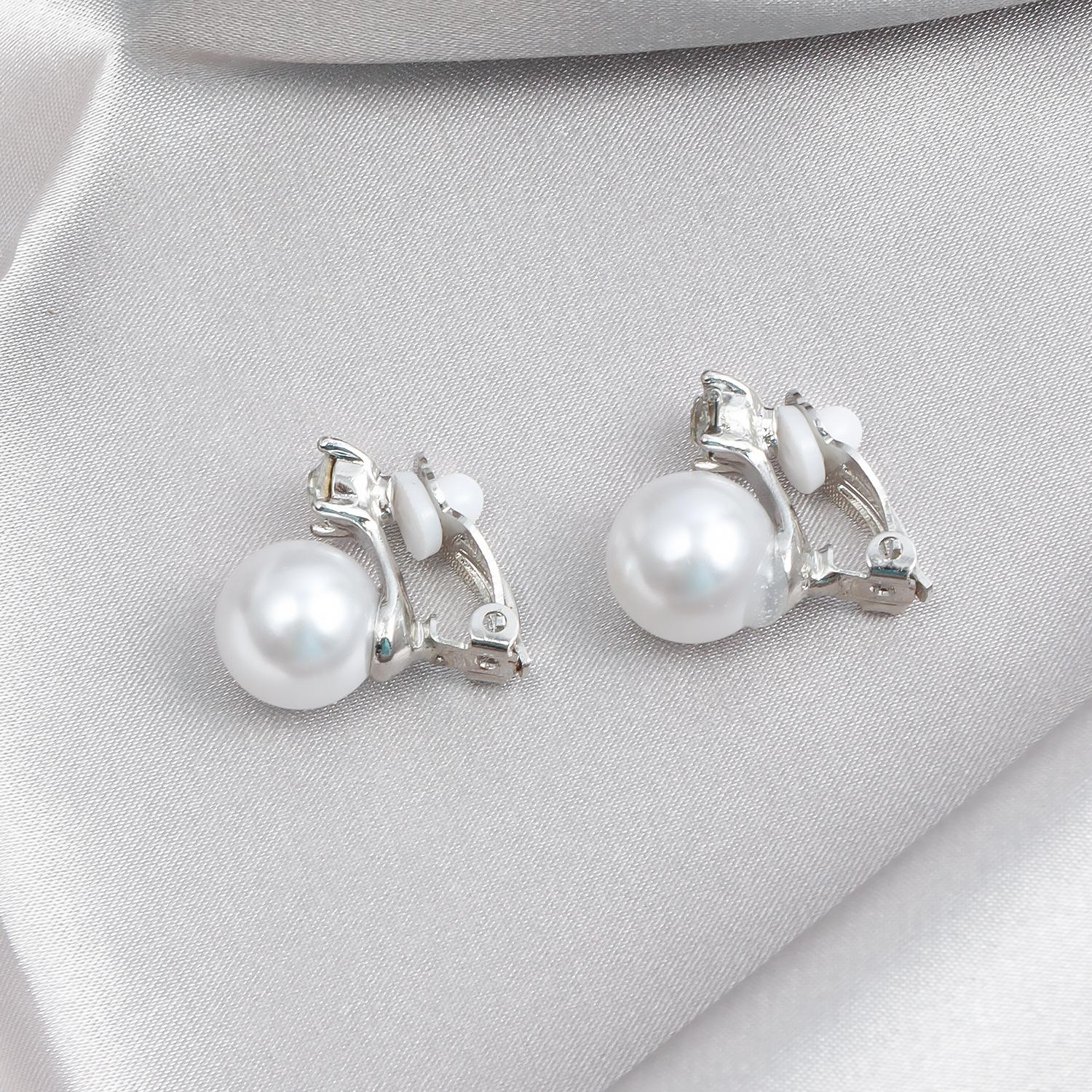 

Ear clips without ear holes, advanced diamond-set simple imitation pearl earrings, retro style temperament earrings, metal ear buckles.