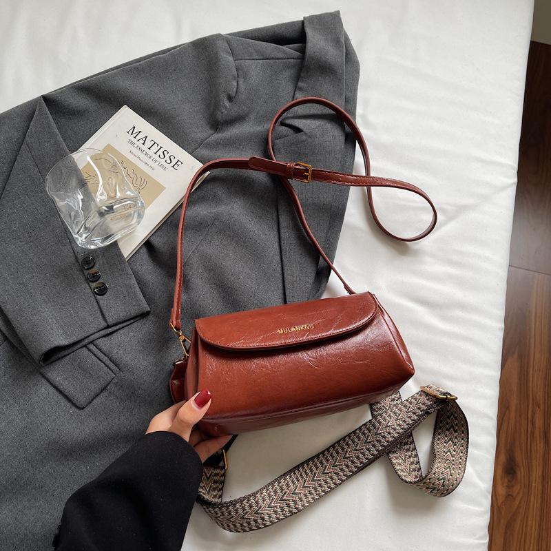 Autumn New Single Shoulder Retro Winter Bag Women's Casual Women's Bag Pillow Fashionable Niche Bag Feeling Fashionable