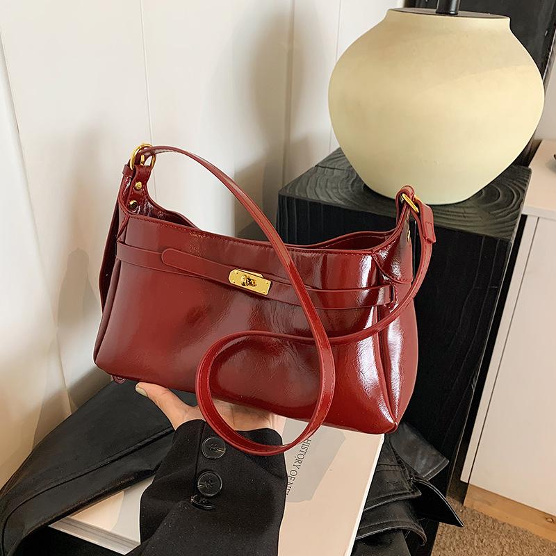 Premium retro oil wax leather small bag women's 2025 new casual versatile messenger bag fashionable shoulder armpit bag