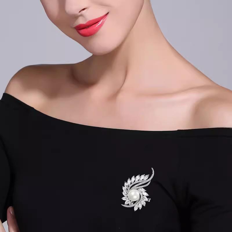 Korean Floral Pearl Brooch: Elegant Versatile Women's Cardigan Pin