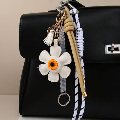 Hot-selling Creative Little Daisy Bag Pendant Sunflower Braided Rope Fringed Bag Pendant Keychain