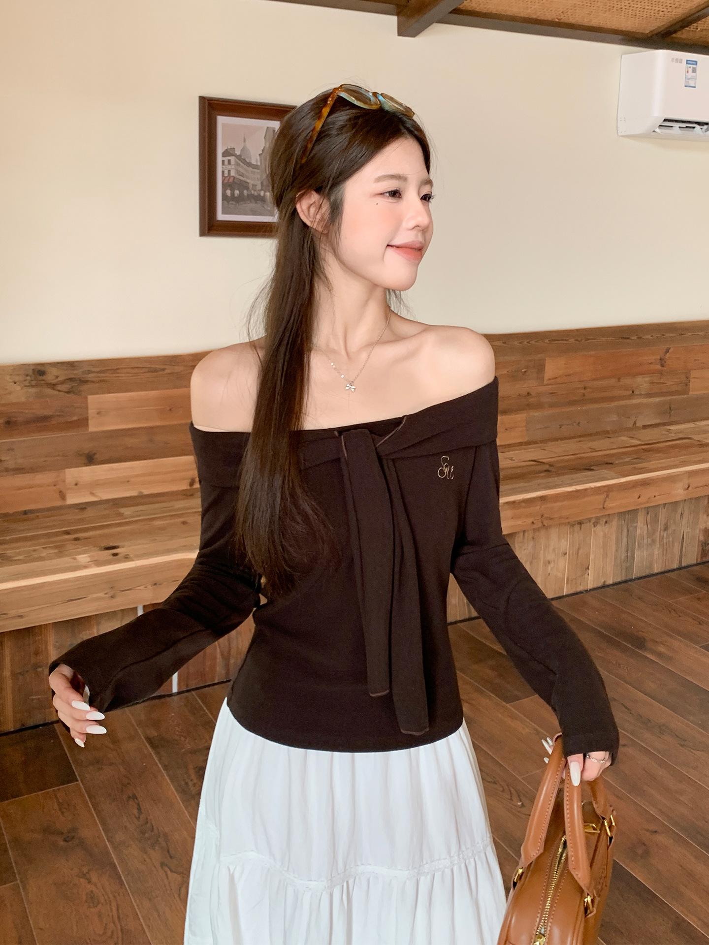 

Korean new autumn and winter wear navy collar one-word shoulder embroidered shawl long-sleeved T-shirt bottoming shirt with top women S