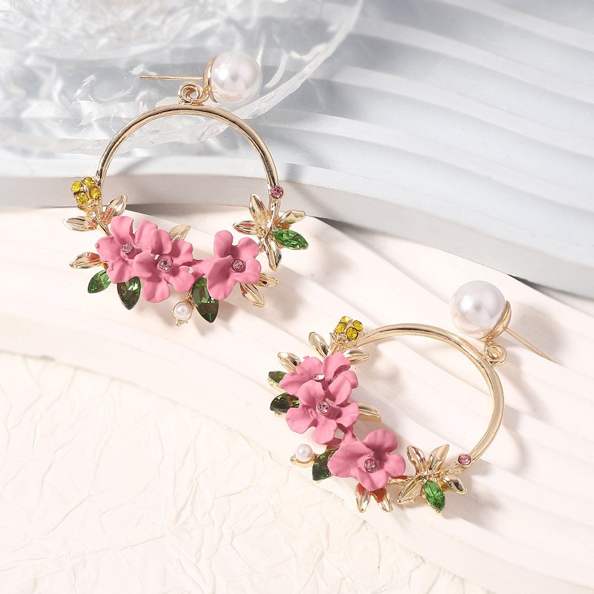 

Fashionable country style, sweet and fresh, soft clay flower imitation pearl geometric round earrings, simple and versatile