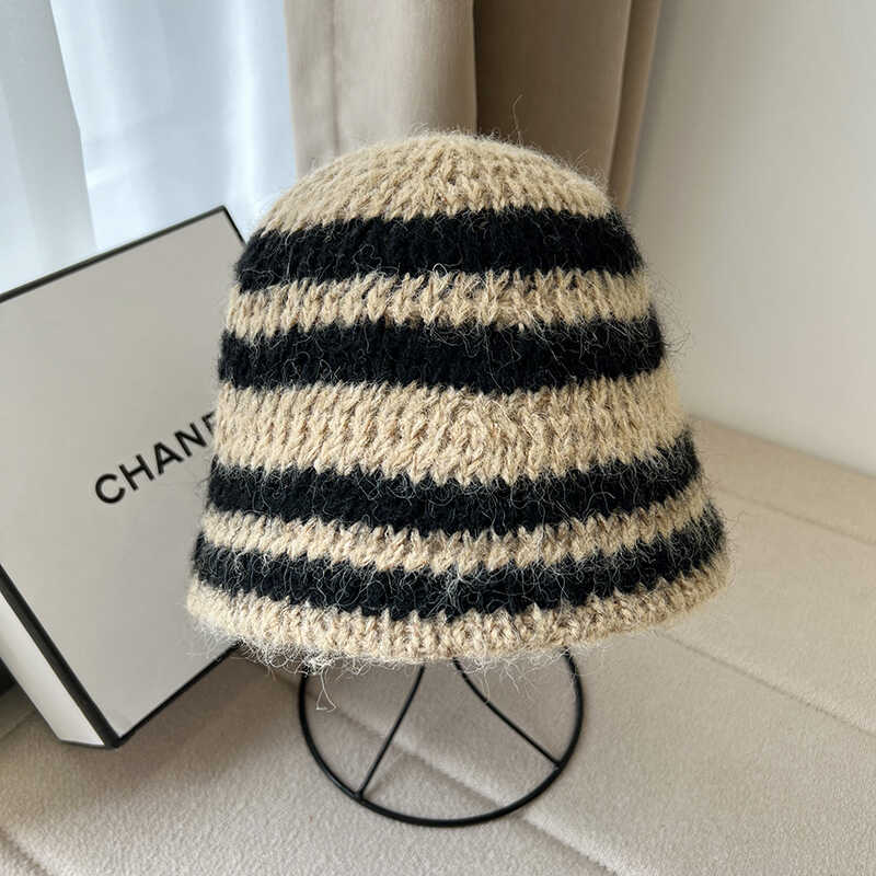 Neuer gestrickter gestreifter Fischerhut Damen Herbst und Winter Temperament einfach und vielseitig gesichtsklein Woll-Fischerhut