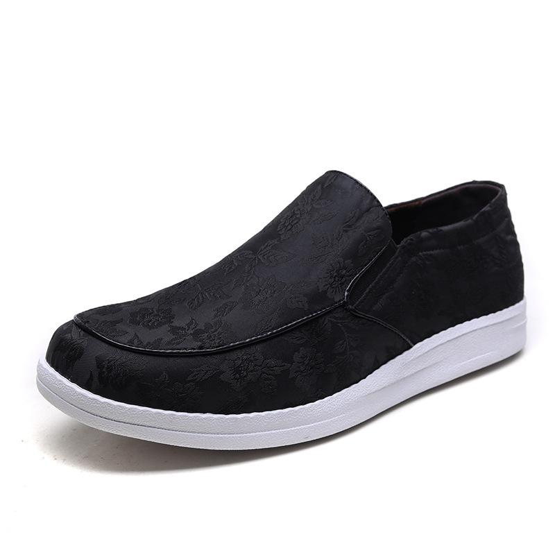 Fashion New Men's Embroidered Loafers Breathable Slip-On Casual Shoes Comfort-Fit Design Lightweight Sole for Versatile Everyday Wear
