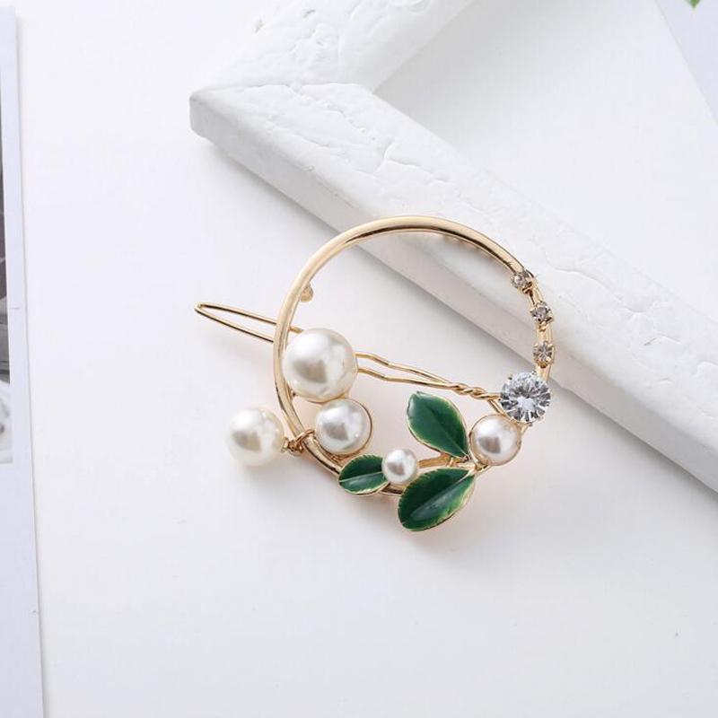 Retro Palace Style Round Pearl Hairpin Temperament Water Diamond Leaf Clip
