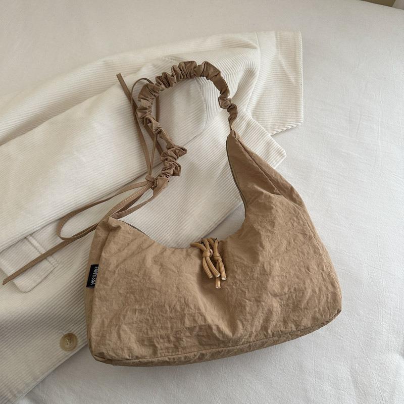 New drawstring pleated cloud bag autumn and winter new portable shoulder bag niche design messenger bag