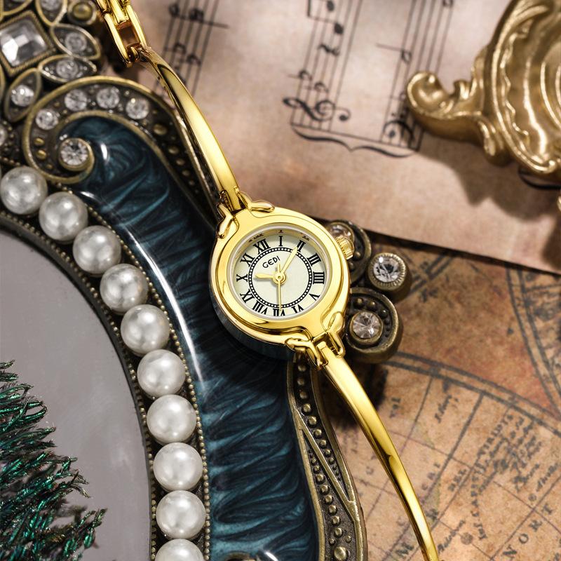 Niche High-End Bracelet Watch, Small Retro Bracelet Women'S Watch, Gold High-Value Fine-Band Quartz Watch