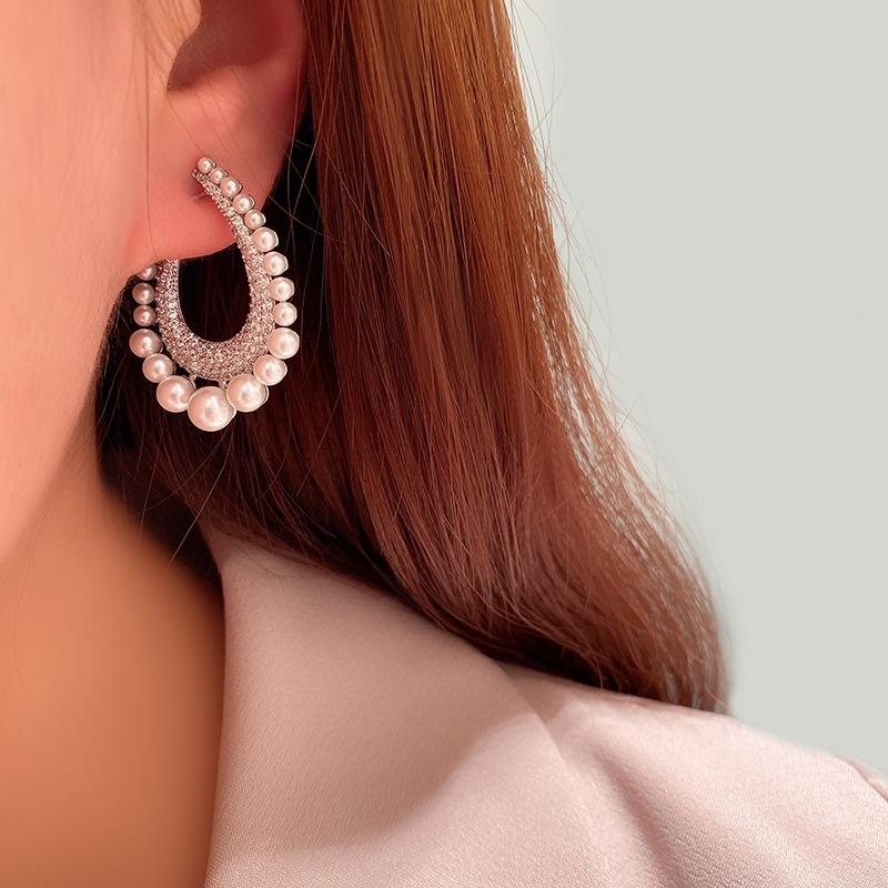 A Row of Pearl Water Drop Earrings Full of Diamonds, Women's Pearl Diamond-encrusted Removable Earrings