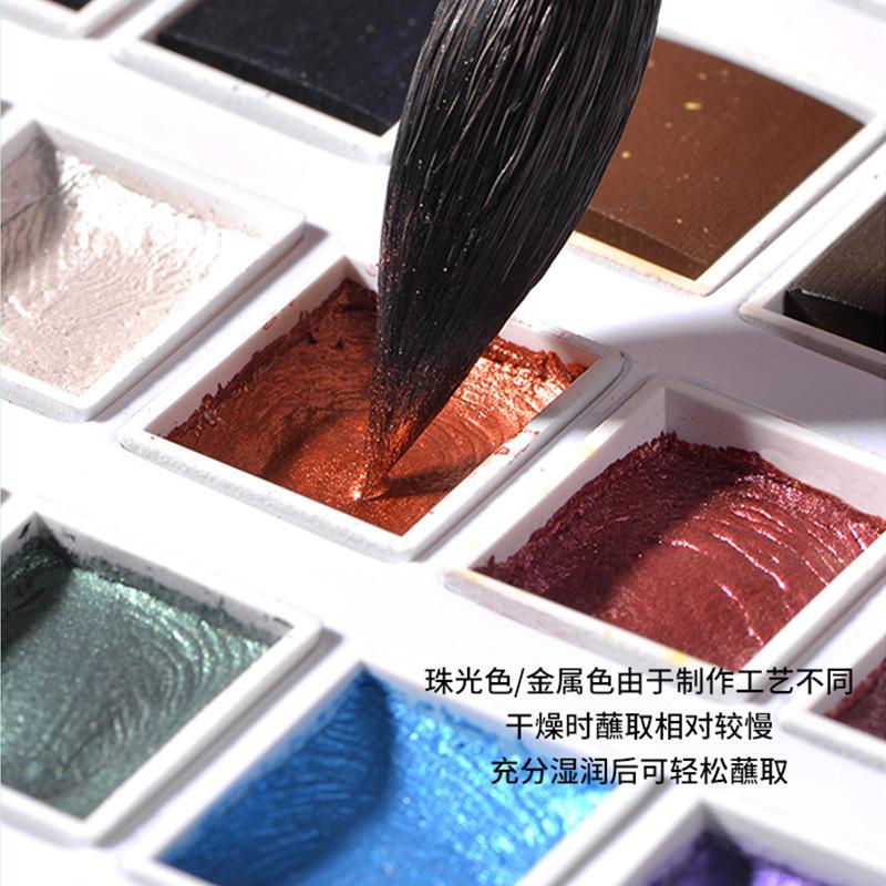 

Производители поставляют 12 цветов, 24 цвета, 60 цветов перламутровой акварели для ручной росписи