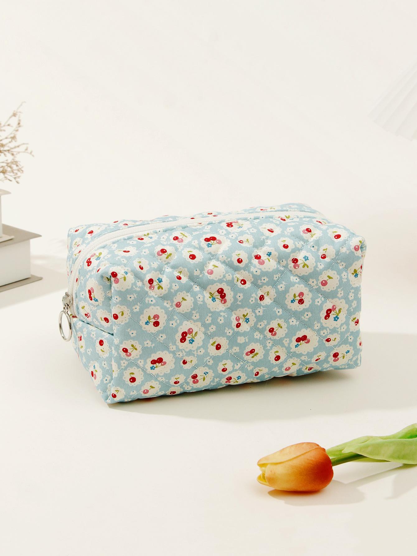 

Бавовняна стьобана дорожня косметичка Berg Luggage з квітковим орнаментом 18*10*10cm синій