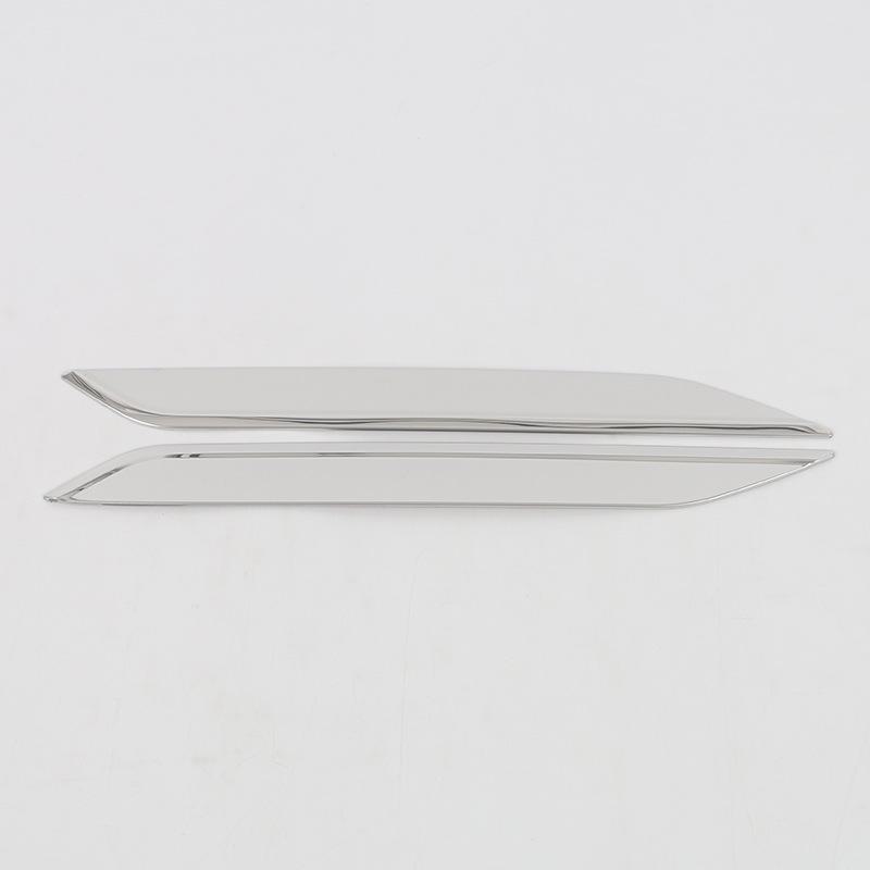 

Темно-синие боковые фары Changan 23 S7 и яркие полосы на рычаге переключения передач