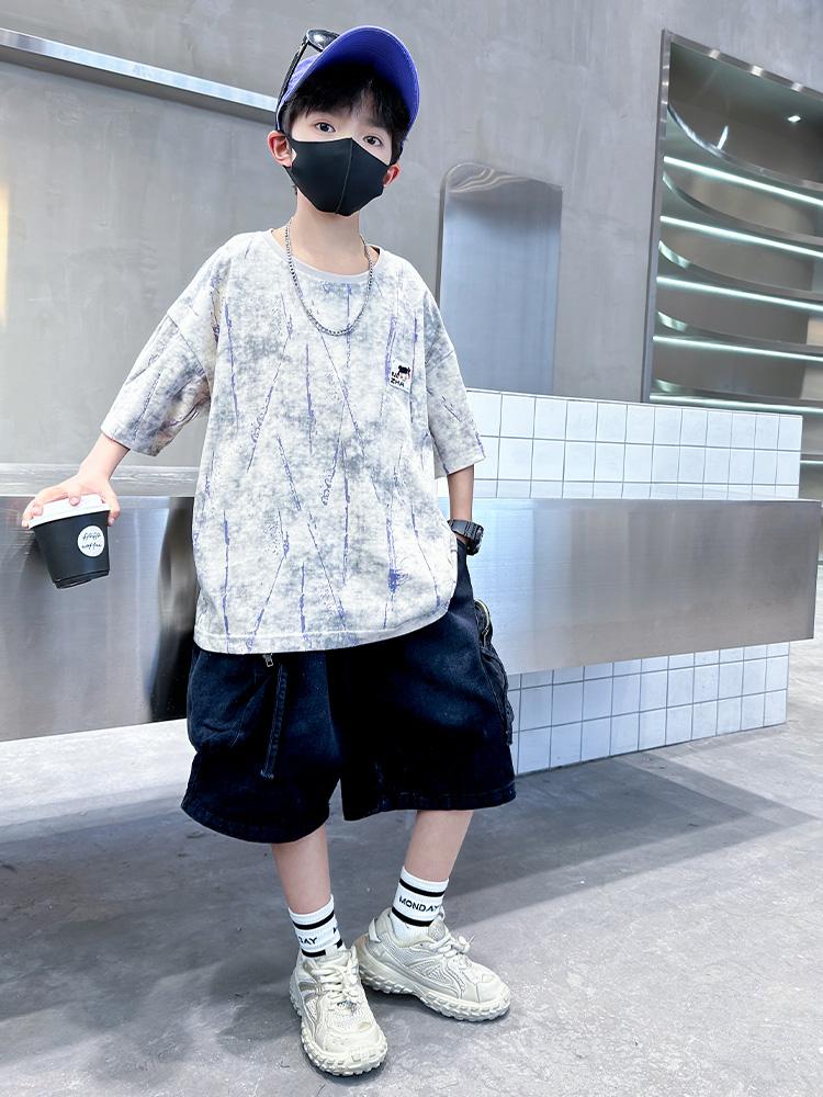 Boys' short sleeved T-shirt summer 2026 new item, medium and large children's thin design, boys' summer clothes, children's cool and stylish top t