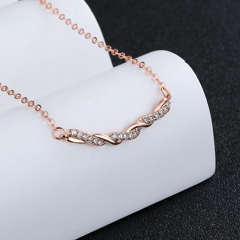 

Корейская версия модного темперамента, вращающееся ожерелье из пеньковой веревки, женская нишевая дизайнерская цепочка, универсальные ювелирные изделия