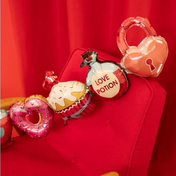 Garland Sweet Love Foil Balloon 101X27Cm