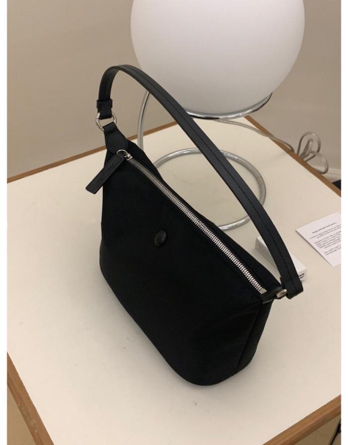 

Nylon cloth leather zipper lightweight texture shoulder portable underarm bag female Korean version dumpling bag