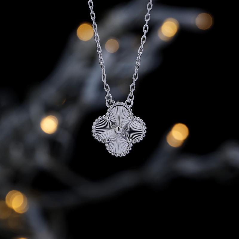 

24 Рождественское колье-клевер для женщин, с покрытием из 18-каратного золота, двухцветное с бриллиантами, прочная цепочка для ключиц.