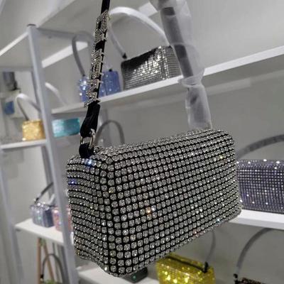 Bolso de Mano Mini Cuadrado con Diamantes para Mujer 2024: Cuero Genuino, Cadena de Hueso de Serpiente a la Moda, Diseño Versátil Bandolera de un Hombro.