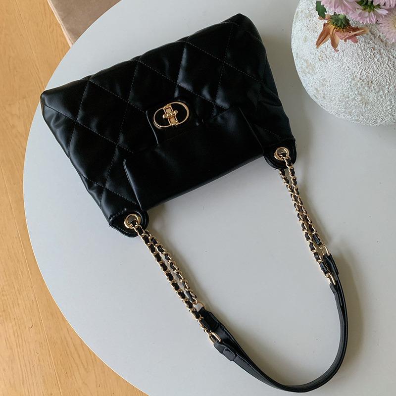 Large Capacity Tote Bag for Women New Versatile Crossbody Single Shoulder Armpit Bag Diamond Chain Commuter Bag Trendy