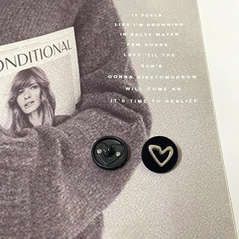 

50 шт. модных пуговиц, красивых, черного цвета, флокированных, золотых, в форме сердца, круглых, с металлическим стержнем, швейные аксессуары для одежды 23mm серебряный