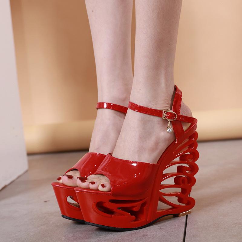 Europäische & Amerikanische High Heel Lackleder Römische Keilsandalen