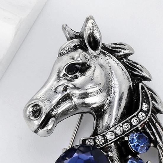 1/2Pcs Brooch Metal Horse Head Design Pin with Sparkling Rhinestones Oval Colored Faux Crystals Fastening Badge Jackets Scarves Bags Accessories